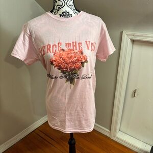 NWOT Pierce the Veil A Flair for the Dramatic bouquet T-Shirt Small band tee Emo